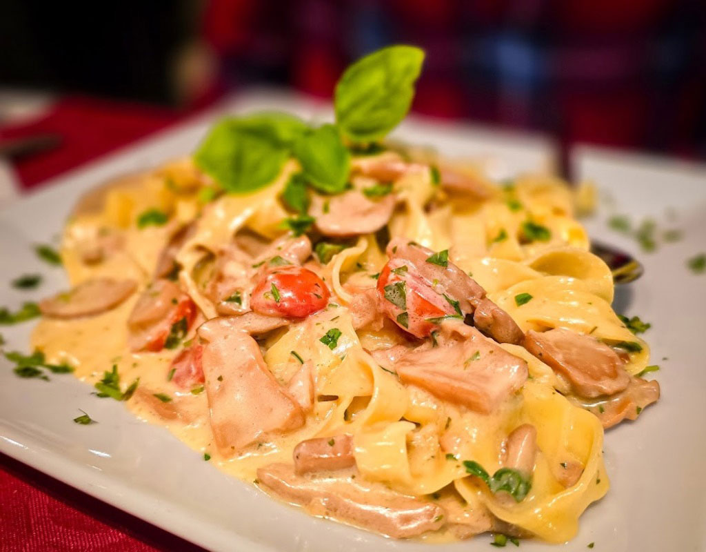 Bandnudeln mit Lachs