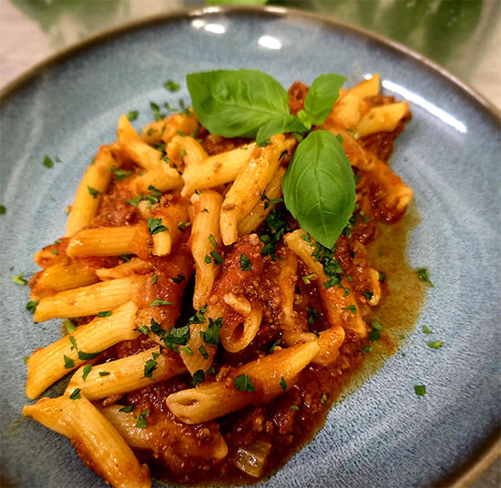Foto Pasta-Gericht Penne Bolognese