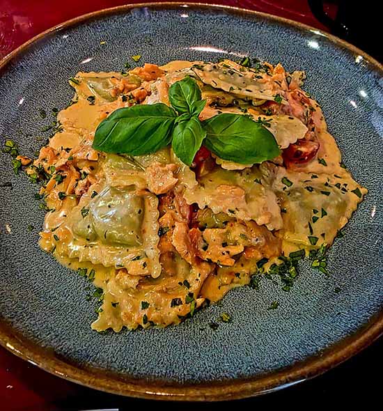 Foto Ravioli mit Lachsfüllung im Restaurant Tempo di Pizza 